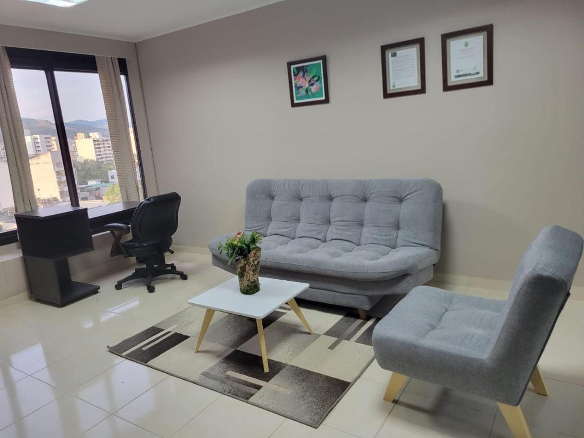- Torre De Apartamento