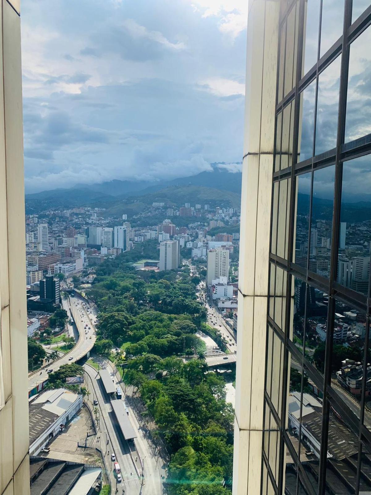 - Torre De * Cali