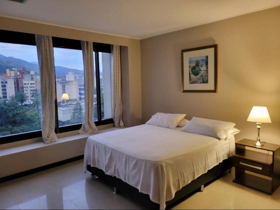 - Torre De Apartamento