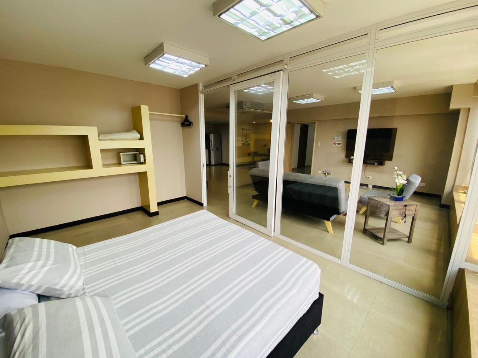 - Torre De Apartamento