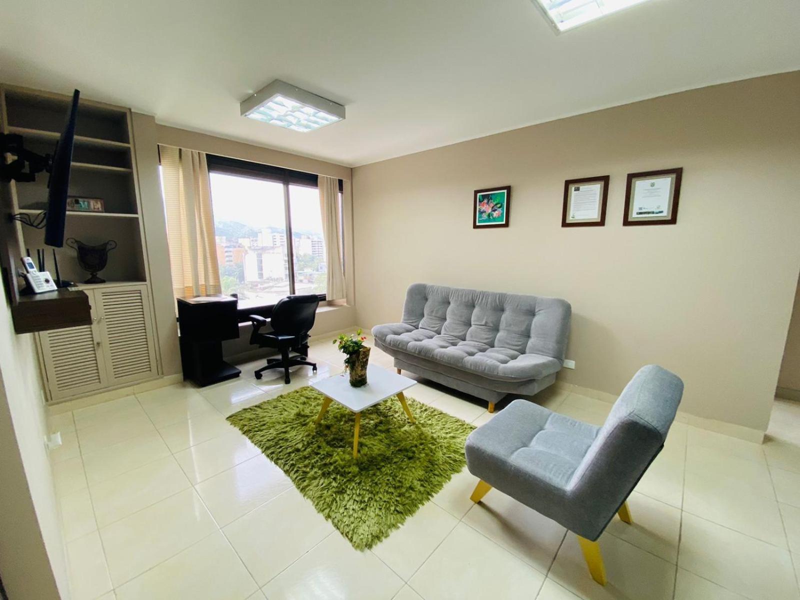 - Torre De Apartamento